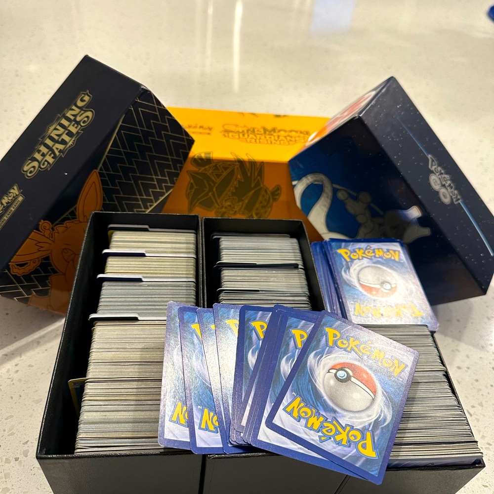 Random 50 Pokémon cards in pristine condition